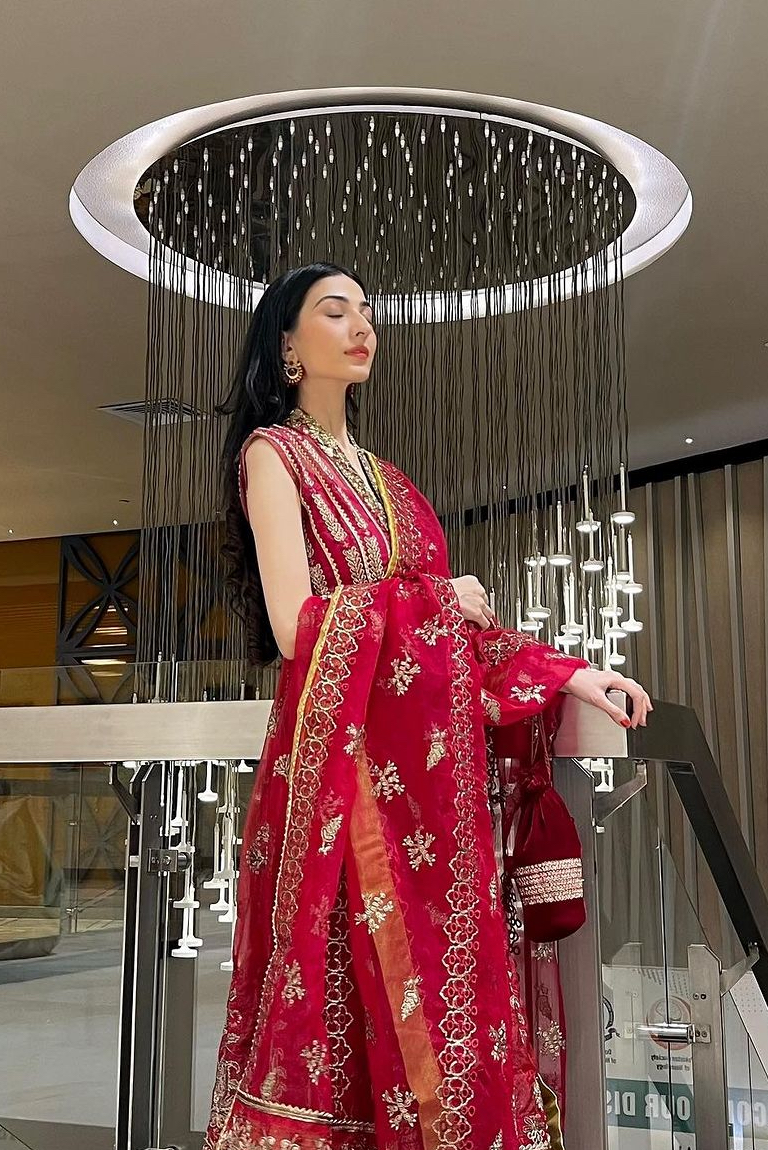 Annie and Mimi (AZUL)